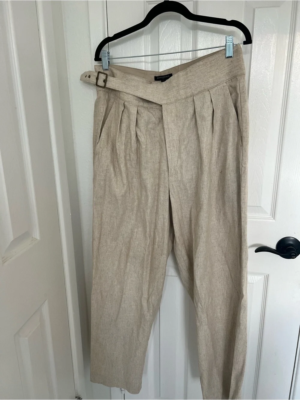 Banana Republic Beige Pleated High-Waist women’s Trousers with Belt